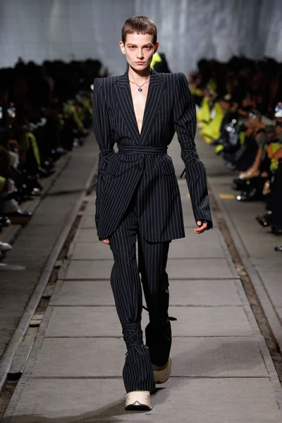 Look 27